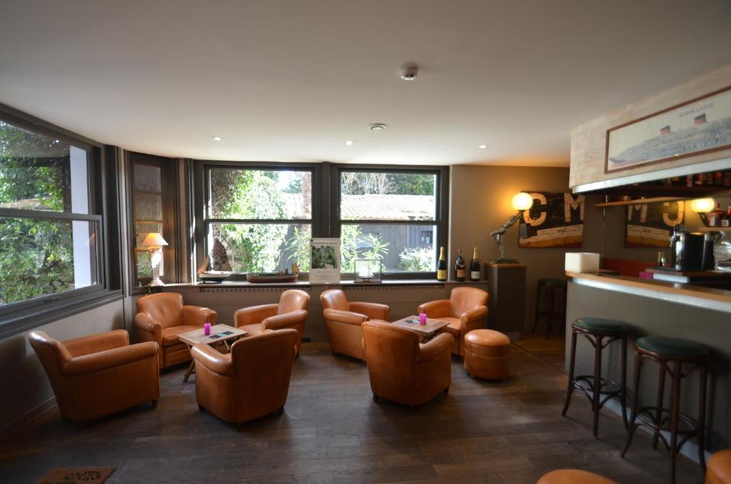 Hotel L'Ocean เลอบัวส์-ปลาจ-อ็อง-เร ภายนอก รูปภาพ